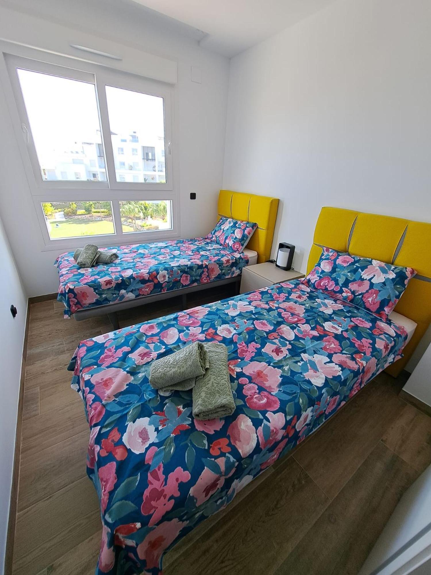 Nice 2 Bedroom Bali Apartment With Sea Views Torrevieja Exterior foto